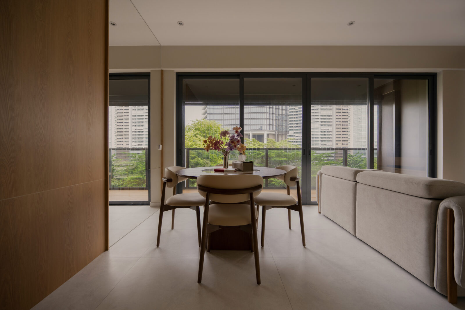 8 Slim Barrack Rise interior design at 8 Slim Barrack Rise